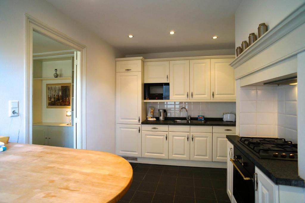 Stayci Serviced Apartments Noordeinde 헤이그 객실 사진